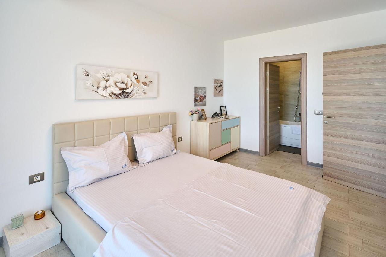 Paradise Sea View 2Bd Apt Spa N Pools Beach Resort Năvodari Exteriör bild